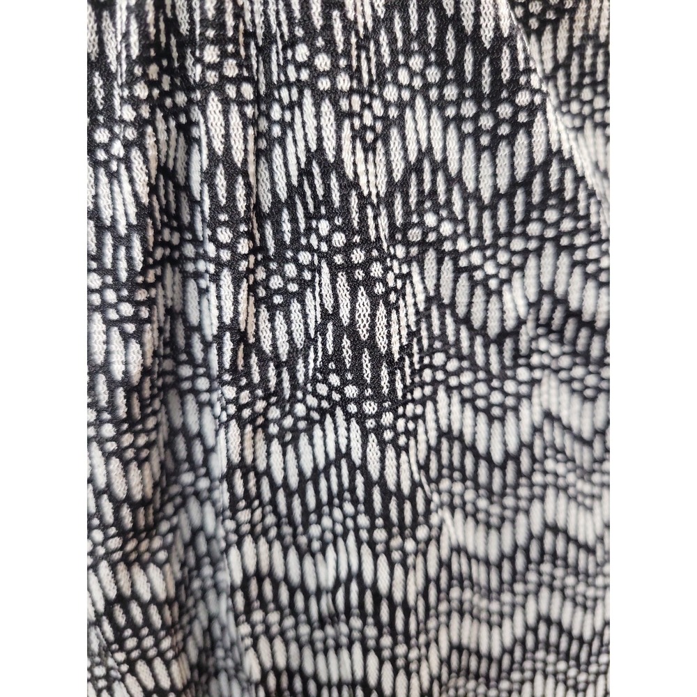 New York And Co Sleeveless Zig Zag Pattern Black White Stretch Top Size Small - Picture 2 of 7